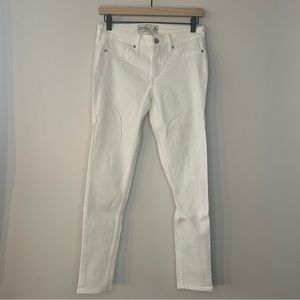 Abercrombie & Fitch White Super Skinny Jeans (4S)